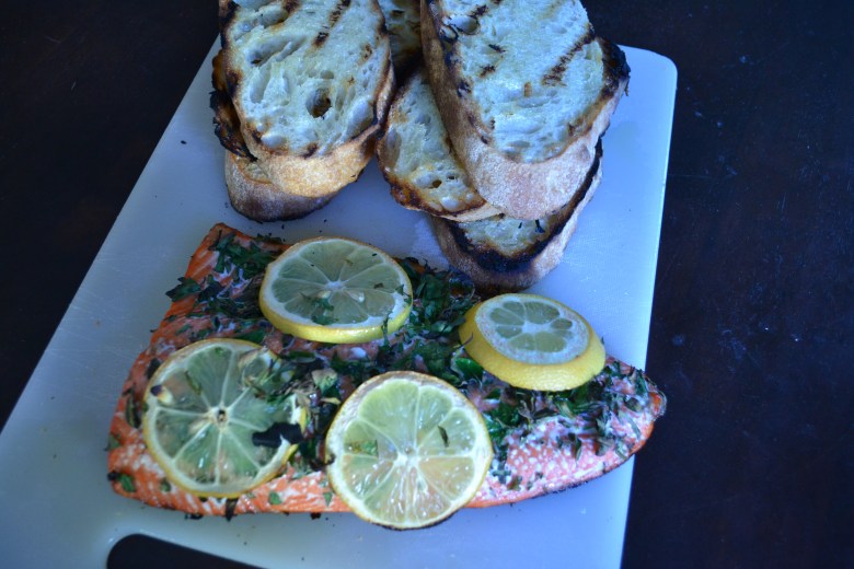 Finished salmon with a few slices of grilled pugliese